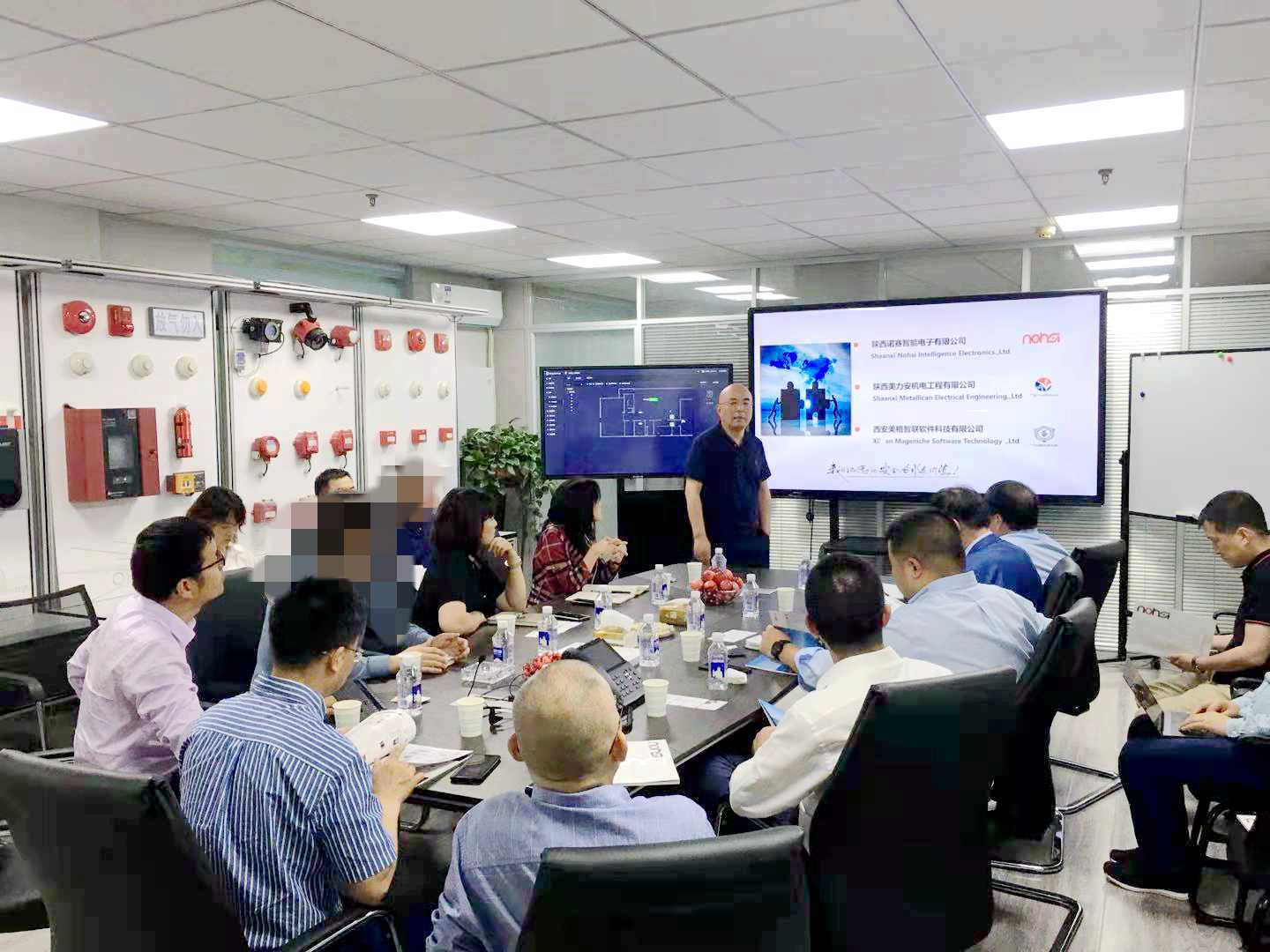 美国维谛公司莅临我公司参观座谈