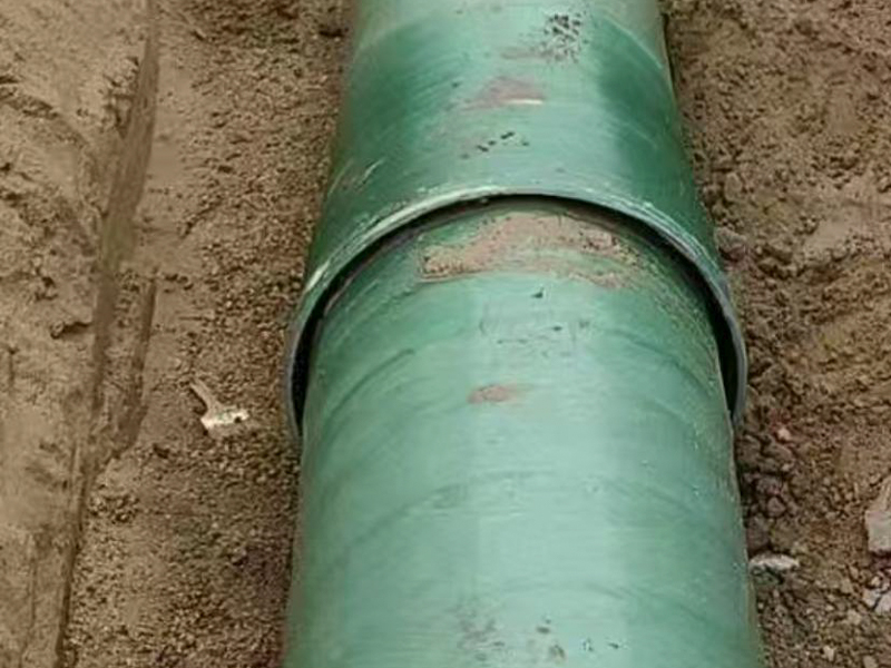 How to quickly repair leaking FRP pipe elbows, causes of leaks, and the benefits of using leak repair clamps