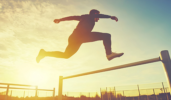 
致力于自社品牌产品的开发

今后我们将投入更多资源，积极打造「HUAMITONG」品牌系列产品。 目前正在开发阶段的产品，比如AI眼镜，加水发电宝，可降解环保系列产品等。