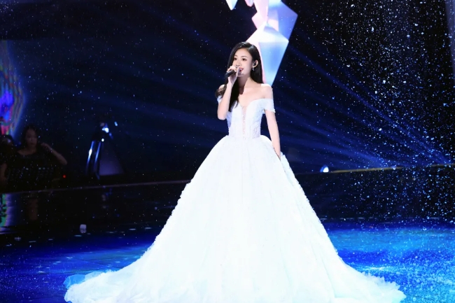 伍珂玥：唱粤语歌，唤醒记忆中的经典