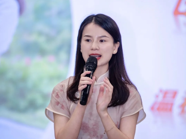 深秋至书香远 邬兰辉、温秋圆散文品赏会在深举行