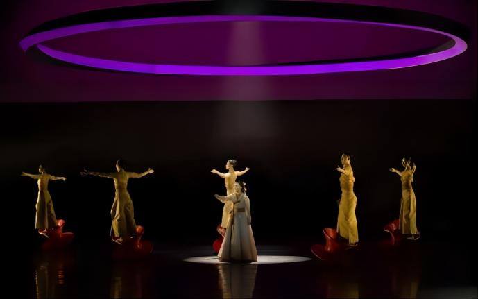 观时光之七窍，寻生命以归根——跨界融合戏剧艺术《柒》的意象解读