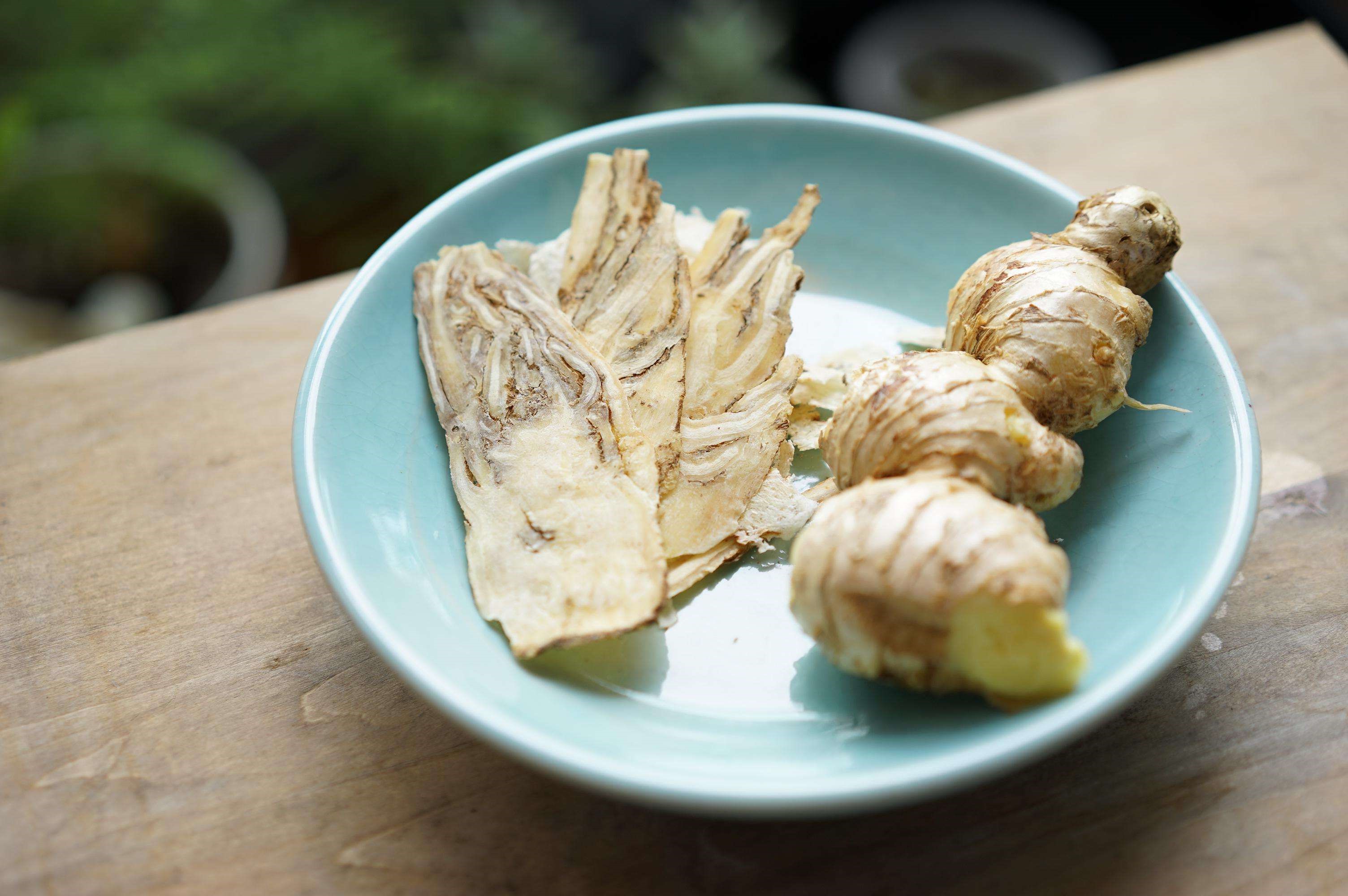 在家制作当归羊肉汤