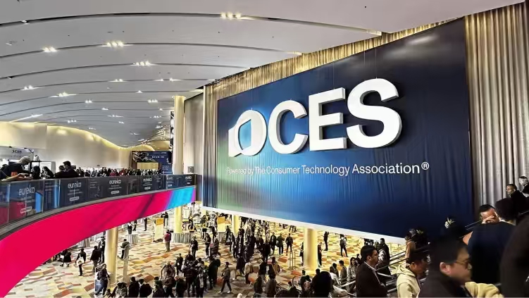 CES 2026 闭门笔记：当 AI 从“功能”变成“空气”，缺一口就窒息。技术不再是瓶颈，人才、流程、数据、信任、决策才是。CES 2026 Closed-Door Insights: When AI shifts from 