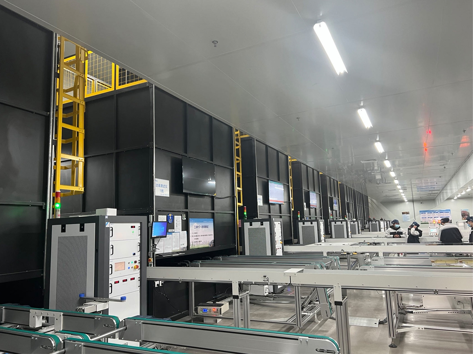 Sun simulator for testing the solar PV panel