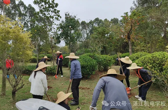 践行党建红，助推生态绿—湛江机电学校信息商贸系党支部在行动