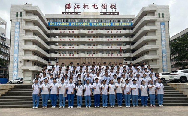 湛江机电学校隆重举行2025年上半年新团员入团宣誓仪式