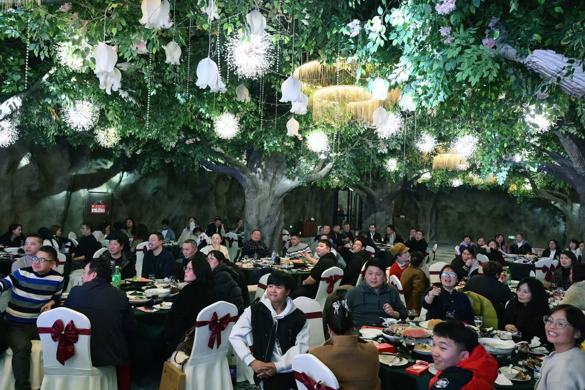 2026年公司组织年会聚餐活动