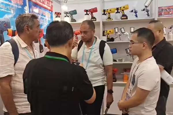 Is a focus on high-quality screws, non-standard cold heading parts customized production strength of manufacturers