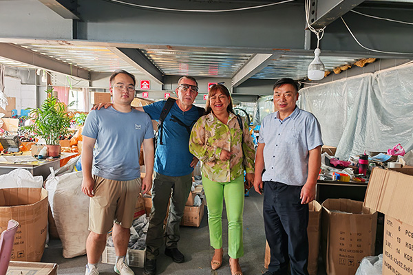 Ecuadorian customers visited the factory