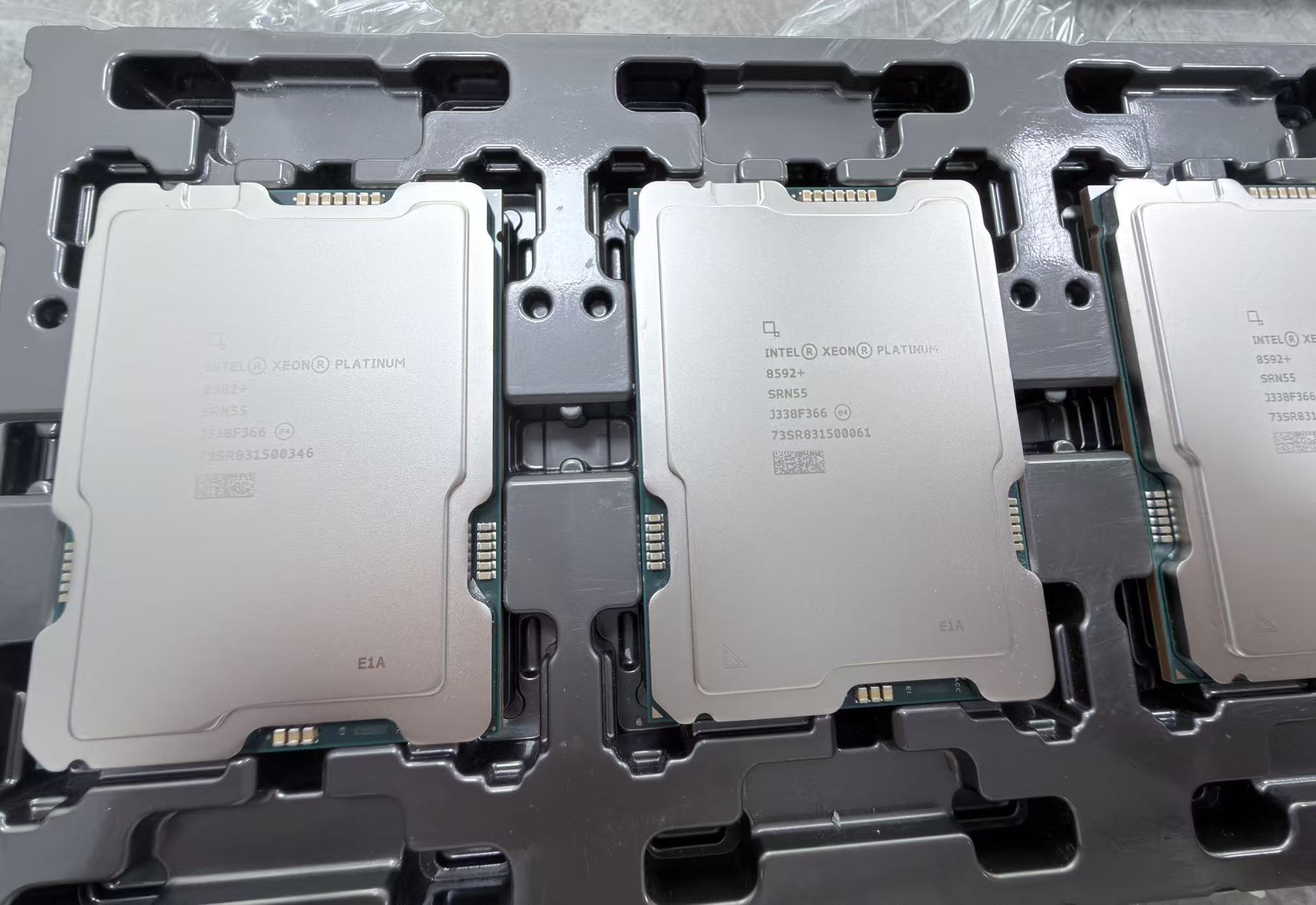 Intel Xeon Platinum 8592+: High-performance 4th Gen Xeon Scalable Processor for Enterprise Servers & AI Workloads