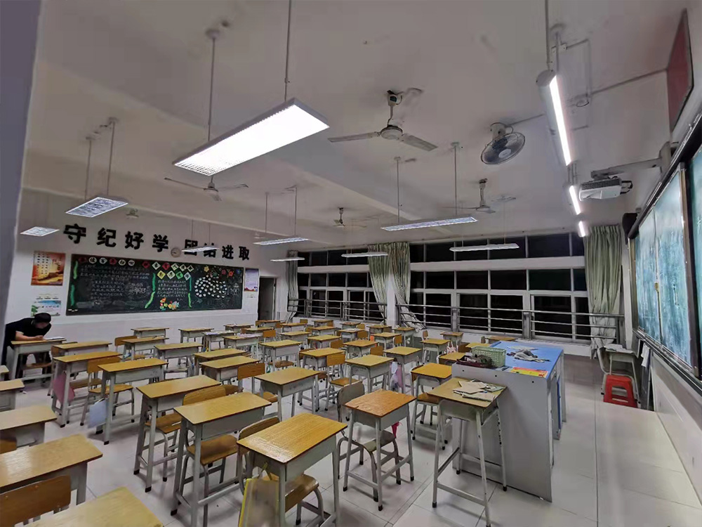 安装现场 重庆市九龙坡区西彭二小