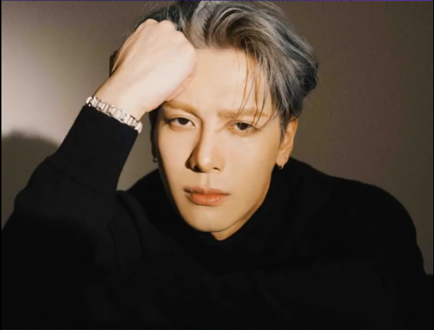 王嘉爾曼谷魔幻開唱 懸空獻藝淚灑舞台