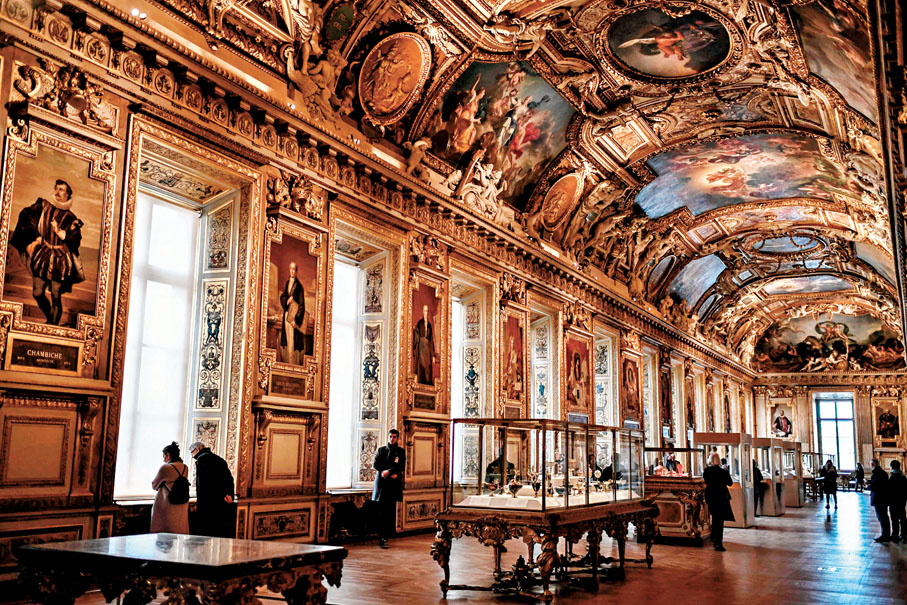 罗浮宫遭专业劫匪洗劫 拿破仑王室珠宝9件失窃