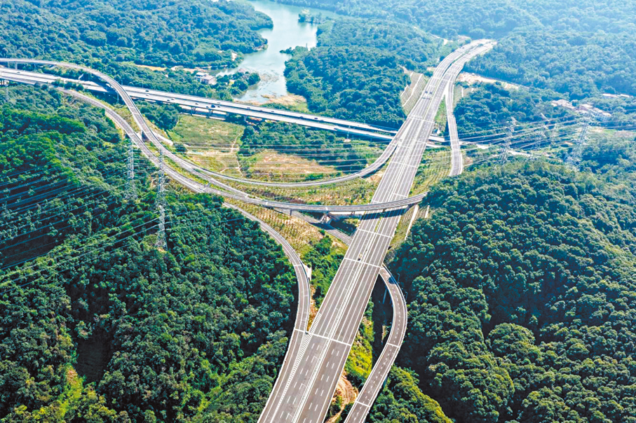 广州机场第二高速全线贯通 大湾区“一小时交通圈”再升级