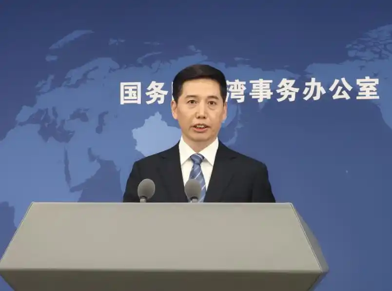 台灣民進黨政府開鍘「大陸證件」持有者，雙方口角再升級