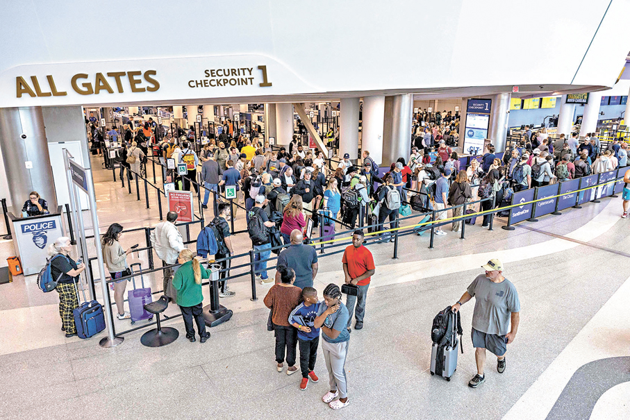 美參院通過臨時撥款法案 政府停擺現轉機 兩黨角力持續