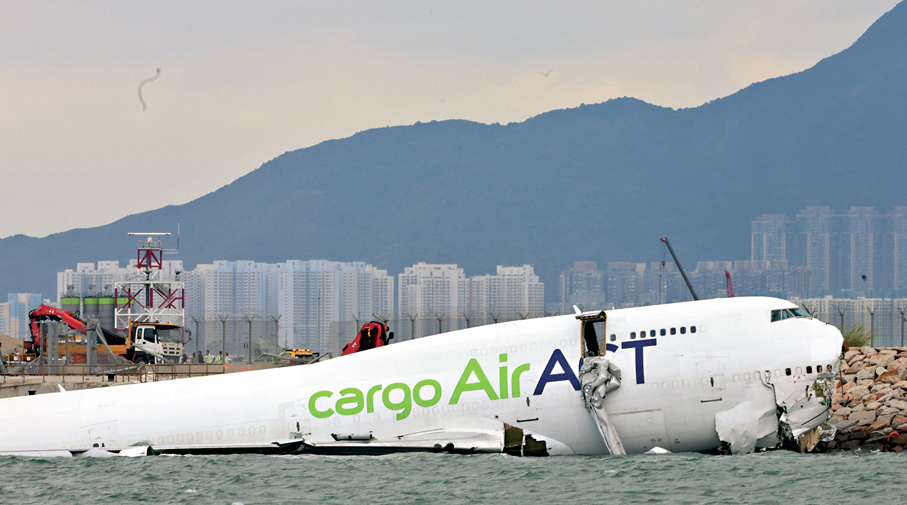 阿聯酋貨機衝出跑道 揭4號引擎推力桿異常加速釀禍