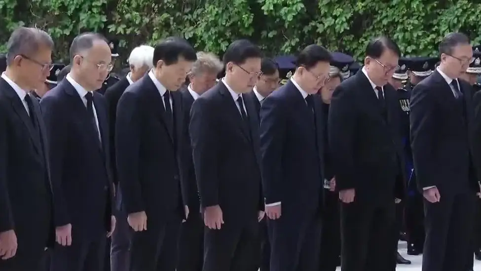 港府舉行官方悼念儀式 全城哀悼大埔火災罹難者