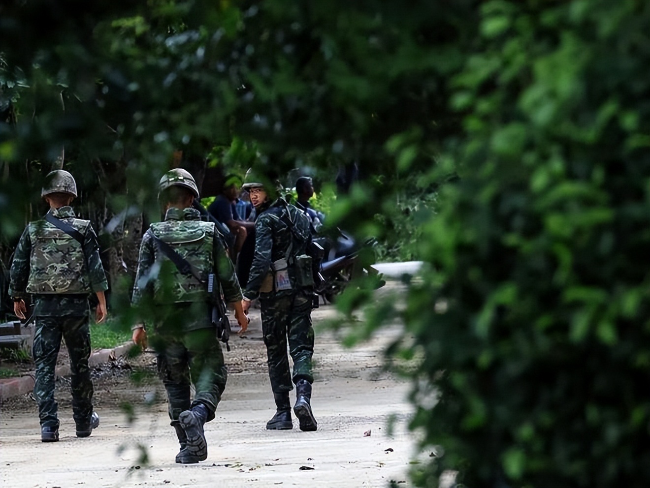 泰柬邊境開火，F-16轟炸與海軍全域戒備