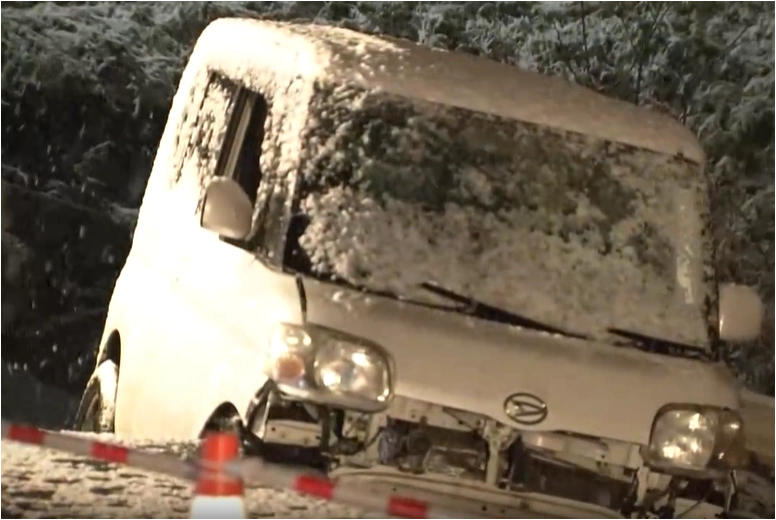 日本本州東部海域發生7.5級強震 青森縣建築道路受損多人傷