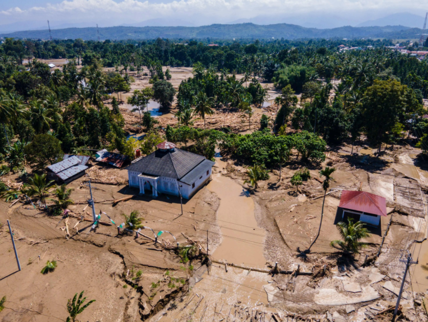 印尼蘇門答臘島洪災及山體滑坡釀嚴重傷亡 逾1400人死失蹤 救援持續進行