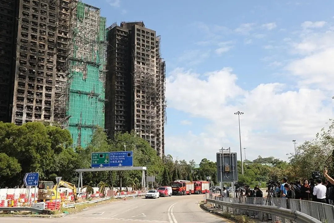 特區政府主動收集宏福苑災民安置意向 三重建方案最長需時逾十年