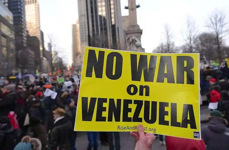 美軍逮捕馬杜羅夫婦引拉美多國同聲譴責 特朗普再警告哥倫比亞與古巴