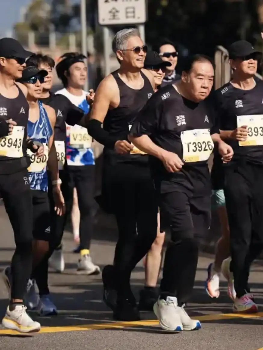 周潤發第四度挑戰渣馬 偕友完成十公裡展「陪跑」哲學