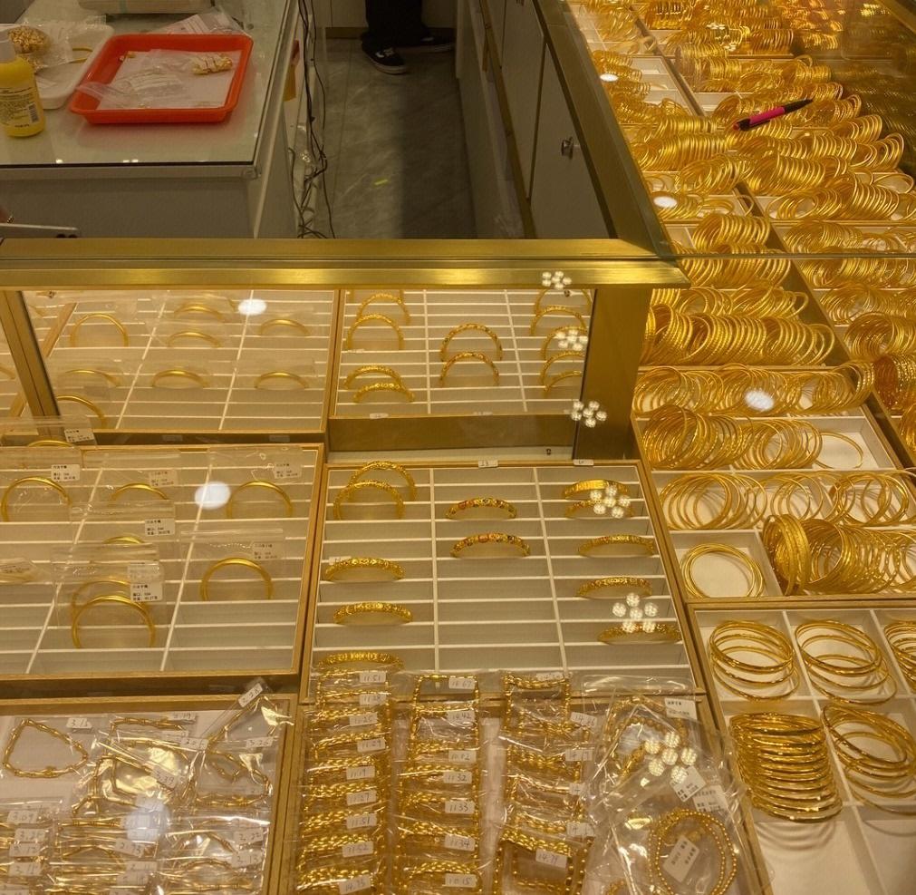 金銀急挫 深圳水貝現冰火兩重天 回收商慘虧30萬 婚慶客趁低掃金飾