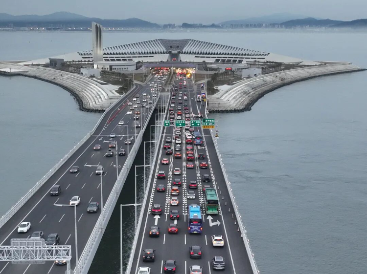 廣州交警發布2026春運出行攻略 三波車流高峰與多處易堵路段需留意