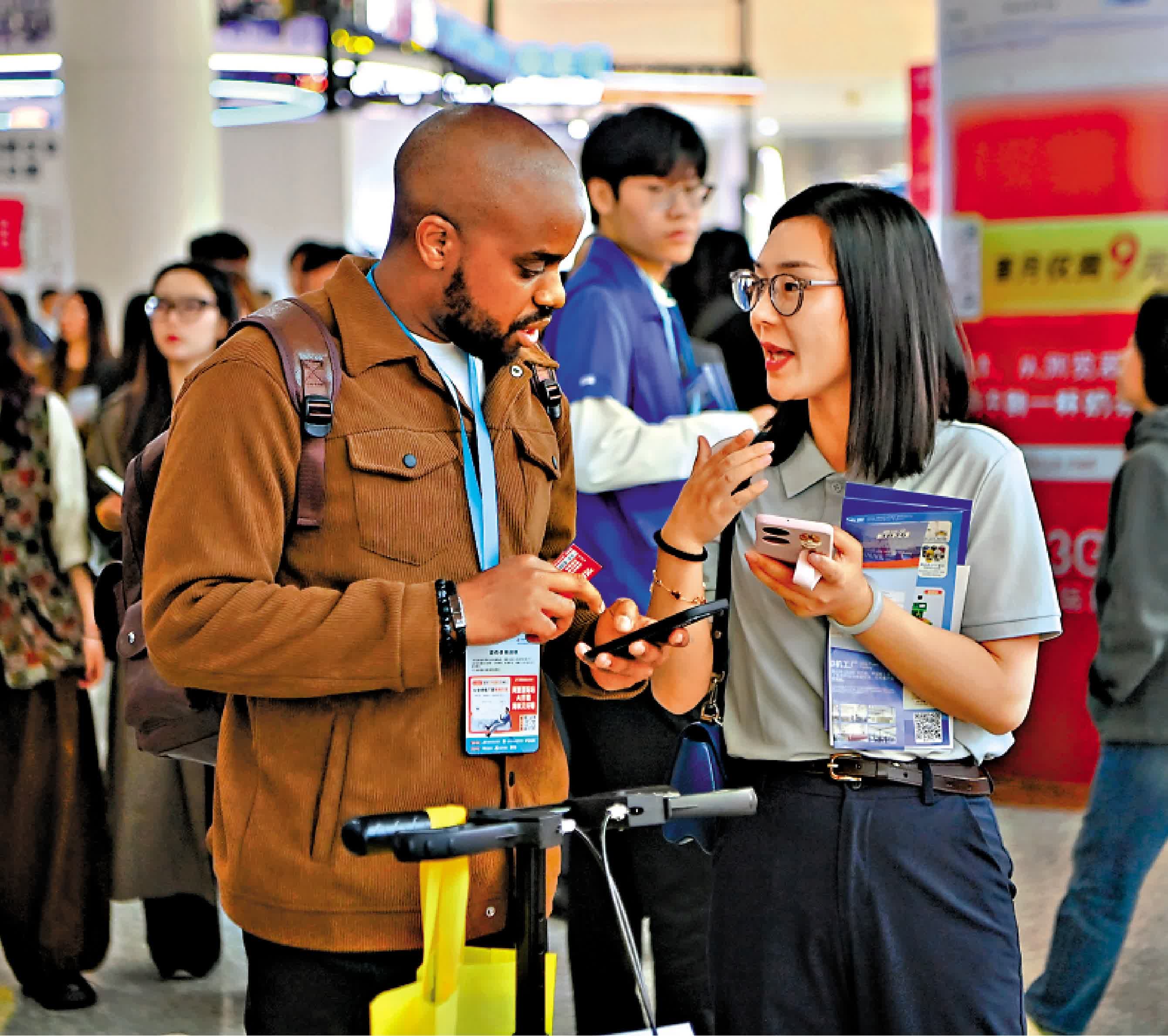 九部門聯推入境消費新政 住宿登記網上辦理試點同步啓動