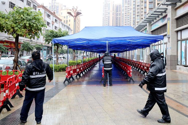 大埔宏福苑復工警嚴密佈防 搜身查財物防盜