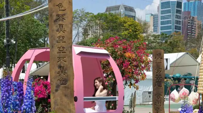花海融港韻 維園花展綻放香江風情 市民稱譽「近年最靚」