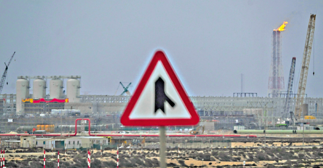 中東能源戰火蔓延 伊朗報復性打擊美以盟友設施 全球油氣市場劇震