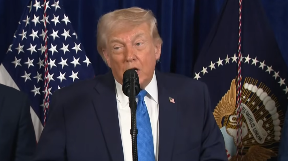 槍擊中斷白宮記者晚宴 特朗普稱30天內重辦