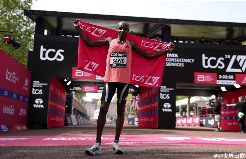 人類極限再改寫 薩維倫敦馬拉松破二寫歷史