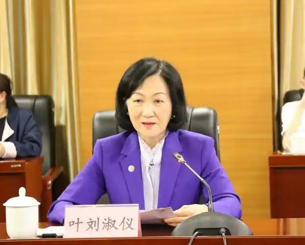 葉劉淑儀：常秘不納部門首長責任制「完全無問題」