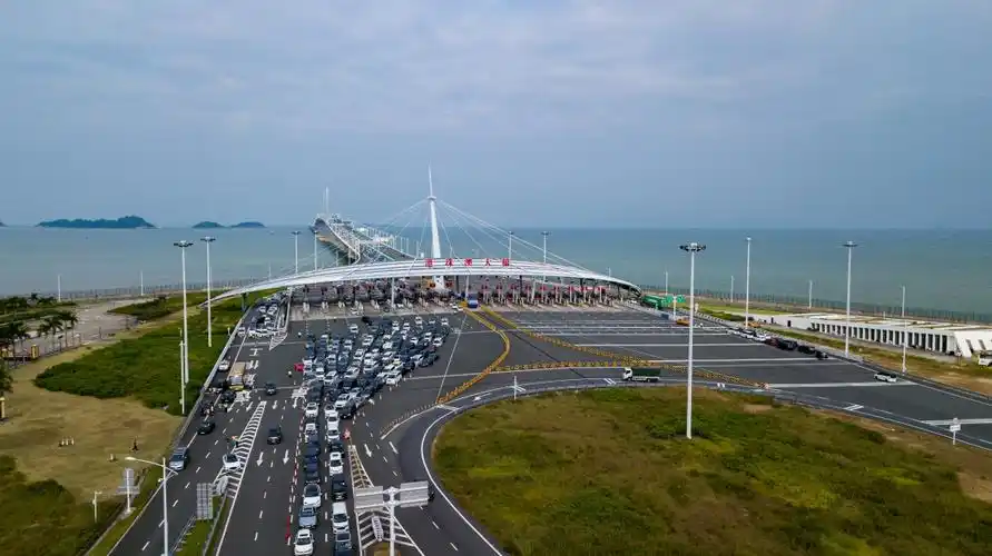 海關新措賦能港珠澳大橋 人車貨三向齊增