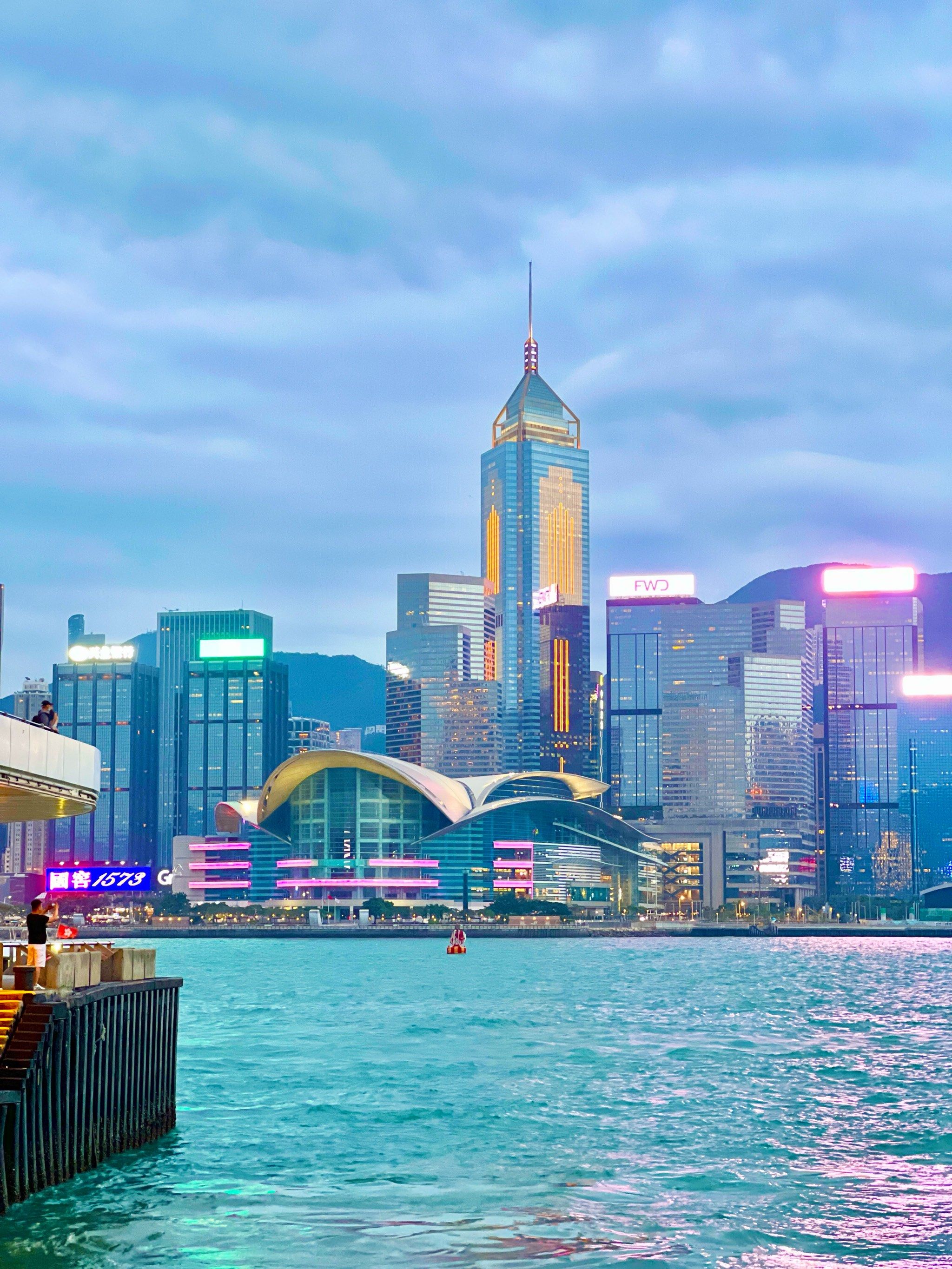 港零售連升11個月 三月銷貨值飆12.8% 五一內地客破百萬