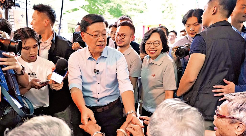 李家超深水埗落區聽民意　宣布9.16同日公布五年規劃與施政報告