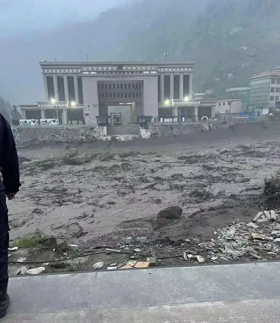 吉隆口岸泥石流致中尼兩國重大傷亡 逾七百人失聯