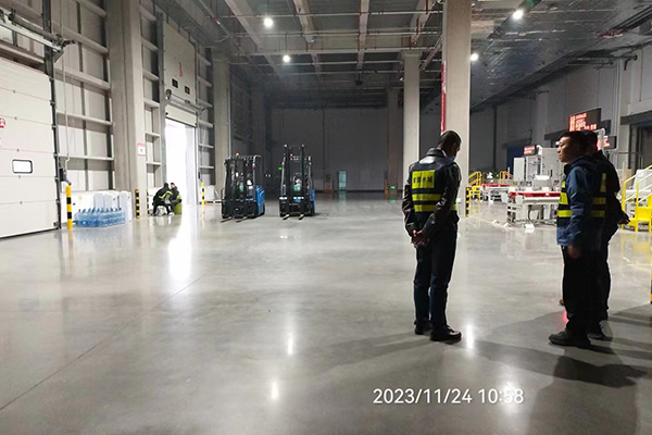 金刚砂固化地坪