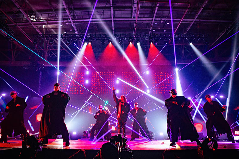 2n1 performance in Vietnam