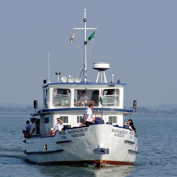 Why Maritime Connectivity Is Driving Demand for Flat Panel Satellite Antennas