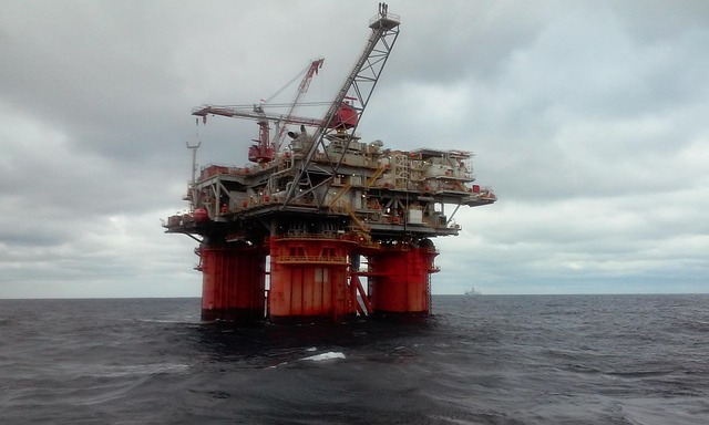 How Flat Panel Satellite Antennas Improve Connectivity for Offshore Oil and Gas Operations