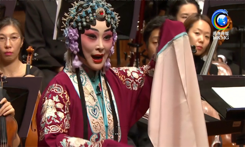 京剧《穆桂英挂帅》：“想当年桃花马上威风凛凛”