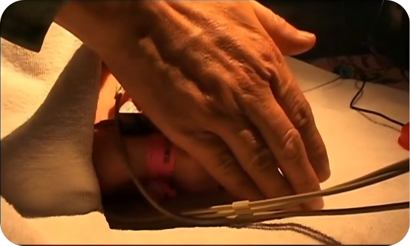 凤凰路 吸毒女产子，婴儿出生就有毒瘾来源：原州区禁毒