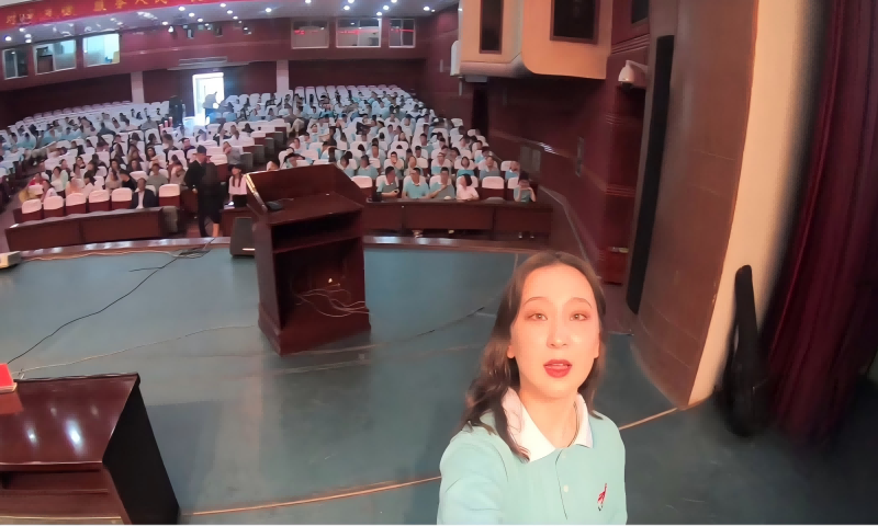 新疆的学校有啥不同？古丽毕业记录最后的校园时光，你觉得咋样？