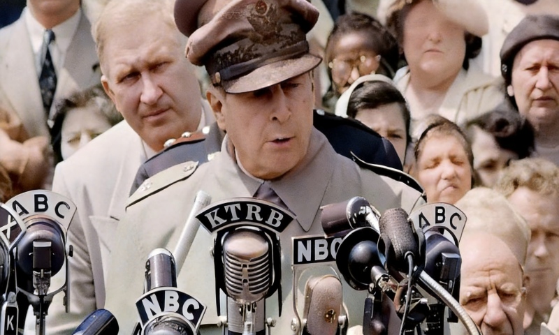 1951年麦克阿瑟被免职回国影像，曾叫嚣对中国使用20颗原子弹